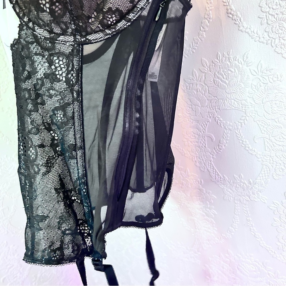 Black and White Lace Bustier Victoria’s Secret Corset 32D excellent condition - Picture 3 of 6